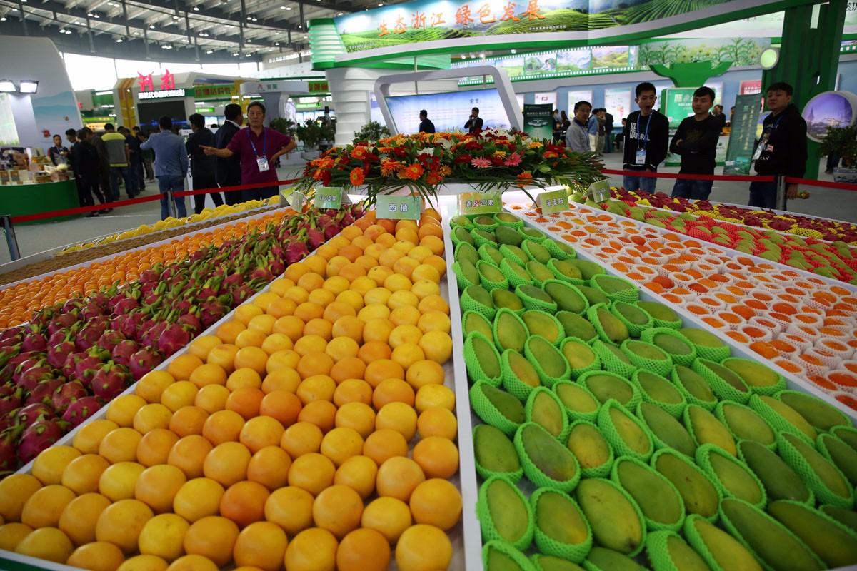 農(nóng)產(chǎn)品交易會(huì)上的美:水果蔬菜拼出畫堆成雕塑 農(nóng)副產(chǎn)品